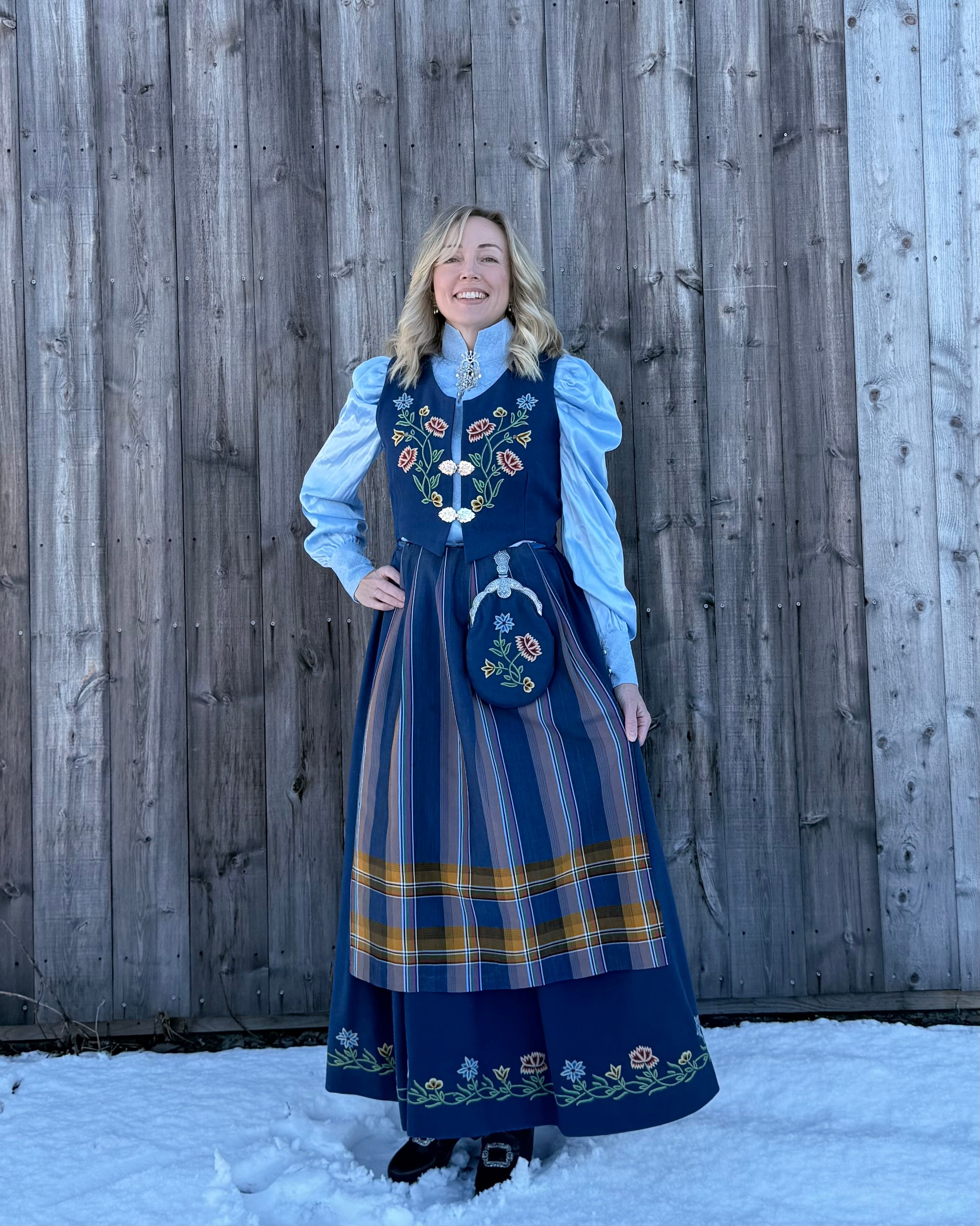 NORDlysblusen lyseblå