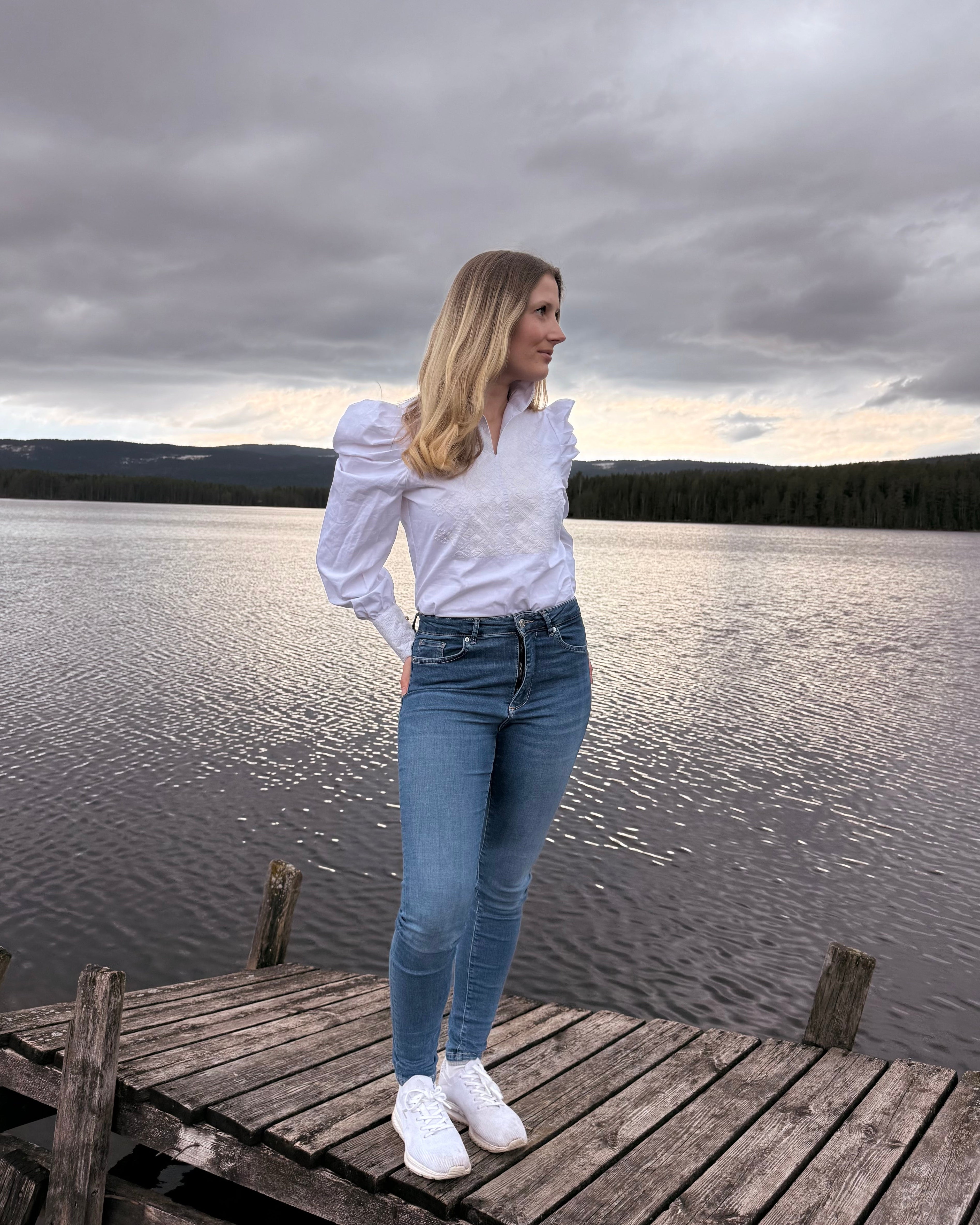 NORDlysblusen i hvit